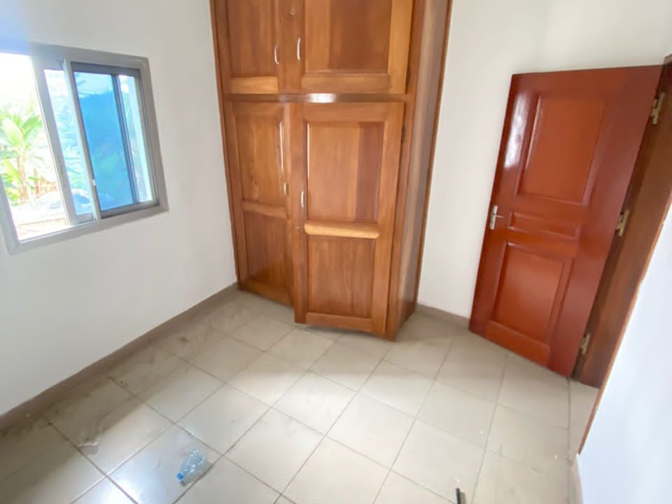 Appartement moderne bon standing staffé prêt à habiter à makepe tradex6