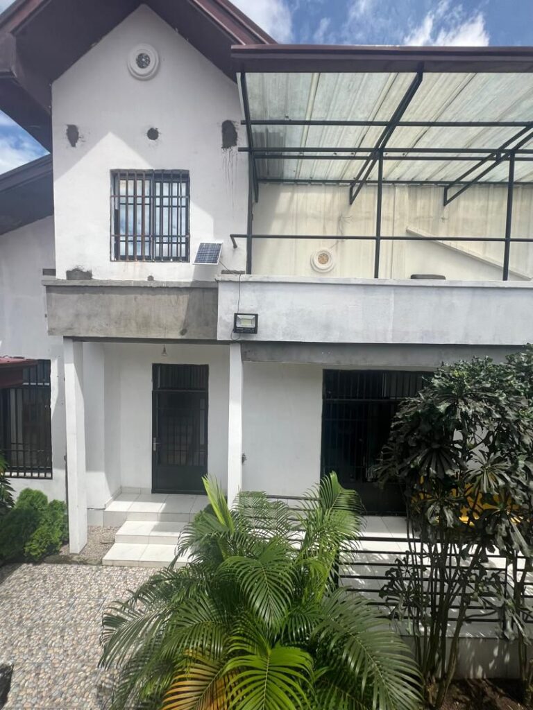 DUPLEX EN VENTE À YOUPWE – MARINA, BORDURE DE ROUTE