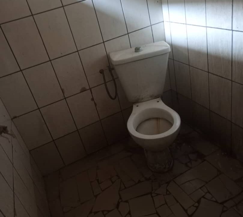 Studio moderne a louer situé a ndogpassi 2 saint Nicolas a 150m du goudron-2