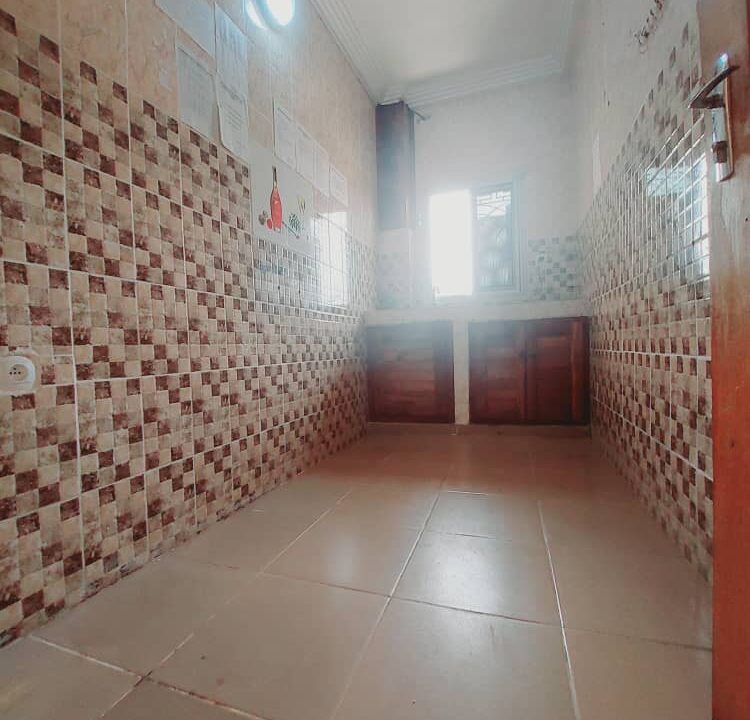 Studio meublé à louer à Douala à Logpom Andem4